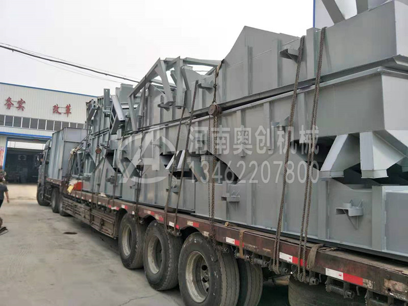 直线筛选机通过多层筛分生产出几种类型的物料