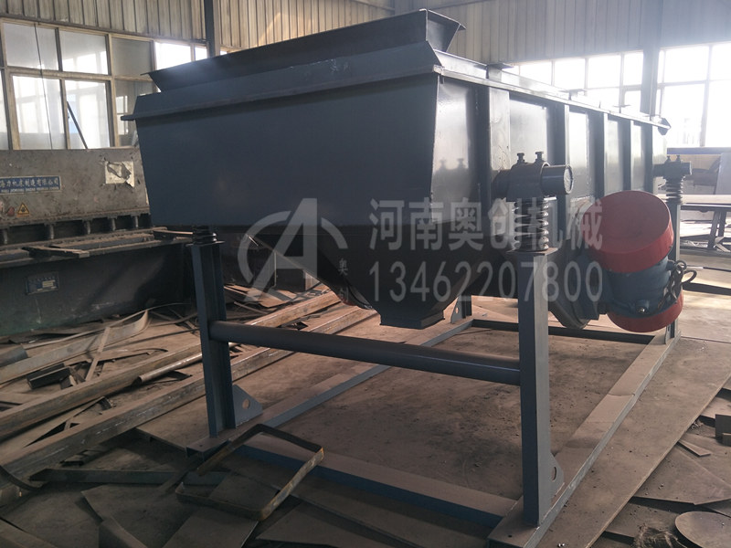 使用浇注料除杂分级直线筛选机时应注意什么？