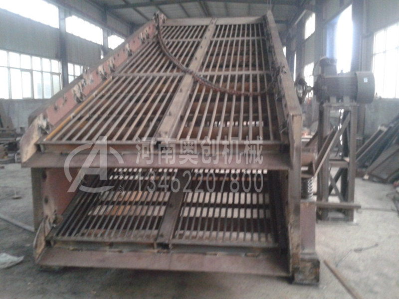 振动筛的压力控制阀包括减压阀，减压阀和顺序阀