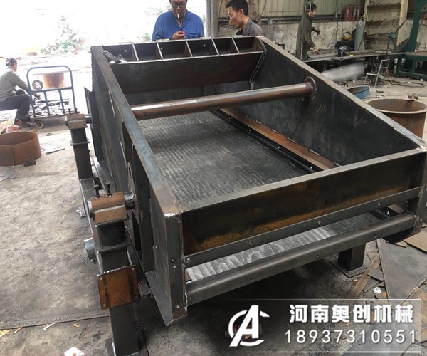 一小时生产100吨的洗砂生产线一般使用多少型号的振动脱水筛？