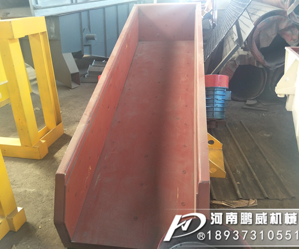 振动给料机不走料是不是和振动电机安装角度有关系？