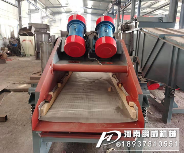 精煤脱水振动筛使用的振动电机是几级电机？