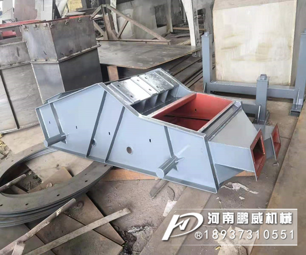 沙场筛分沙石振动筛是怎么样解决石头与土分离的？