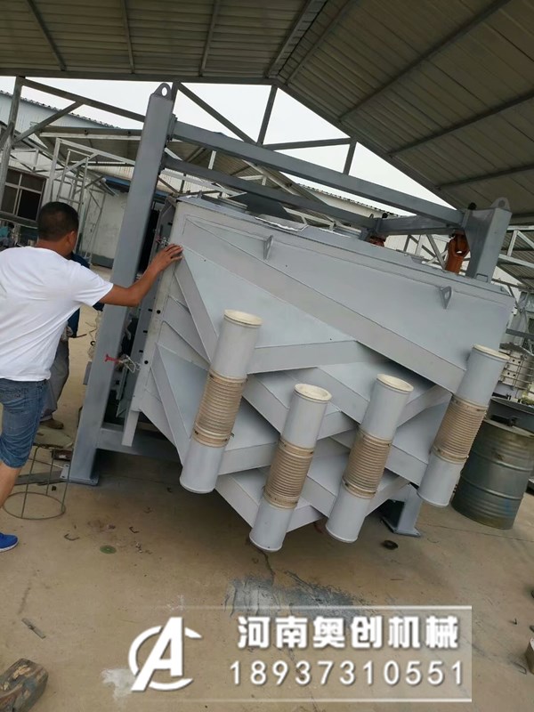 石英砂方形摇摆筛现场使用视频