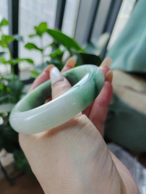 新澳天天彩2025芳草地和翡翠手镯弄丢只赔60与翡翠手镯弄丢只赔60元吗