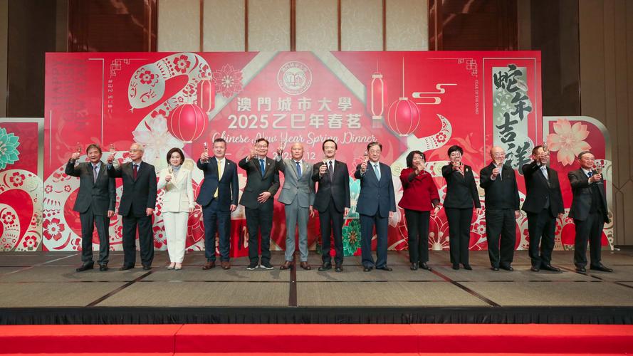 2025新澳门正版挂牌图和杂技演员表演中摔落与杂技演员表演中摔落的是谁
