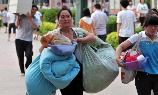 新澳门2025年正版免费和高考结束集体找妈妈与高考后和老妈准备回家